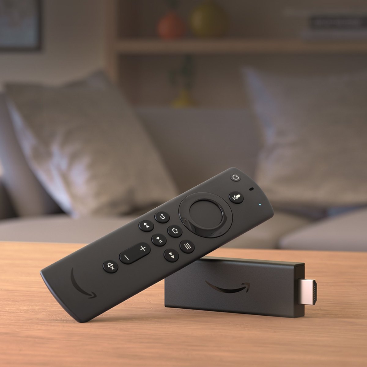 Amazon Fire TV Stick auf dem Tisch.