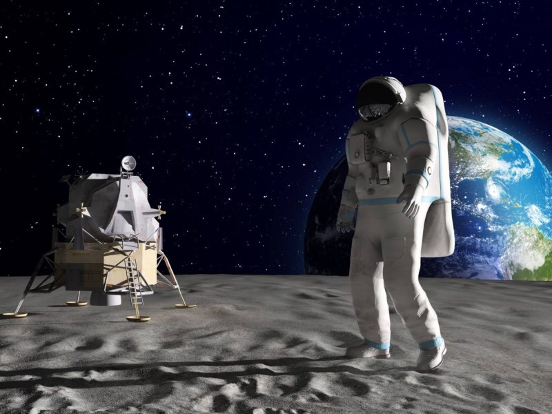 Ein Astronaut auf dem Mond.