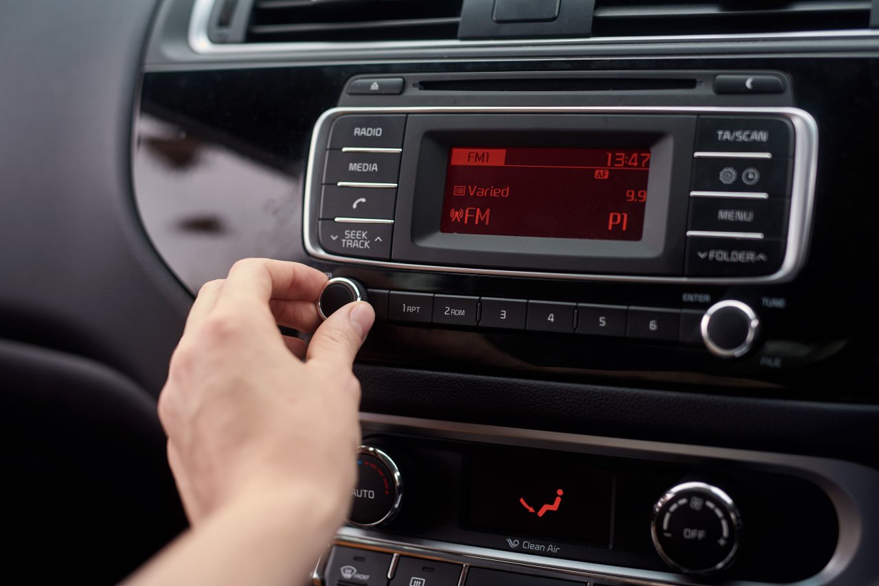 Du kannst dein Handy ganz easy via Bluetooth mit deinem Radio verbinden.