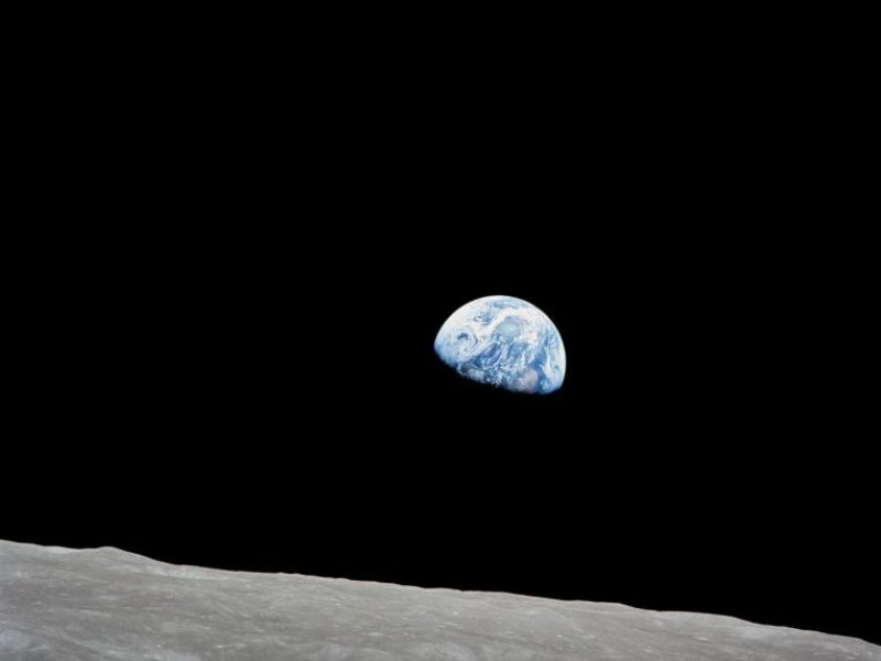 "Earthrise"