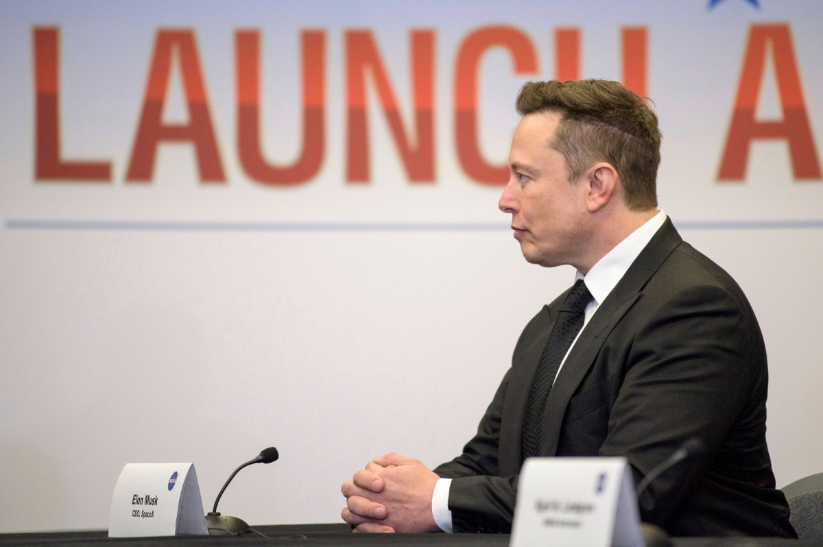 Elon Musk bei einer Pressekonferenz