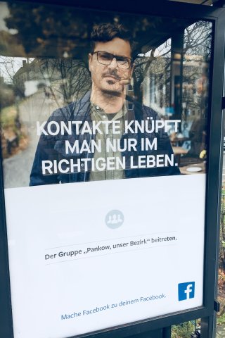 Ein Facebook-Werbeplakat im Berliner Stadttteil Wedding