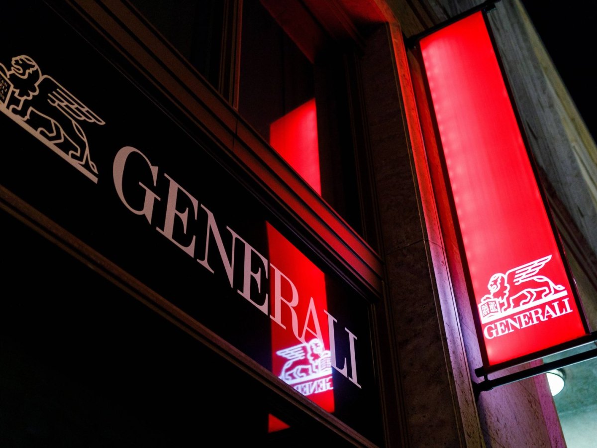 Das Logo von Generali an einer Hauswand.