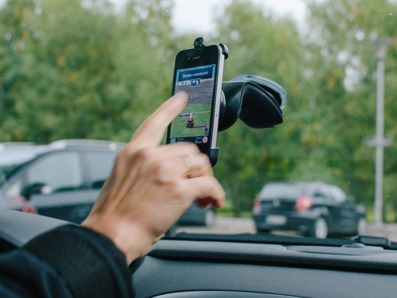 Auto-Handyhalterung mit Saugnapf