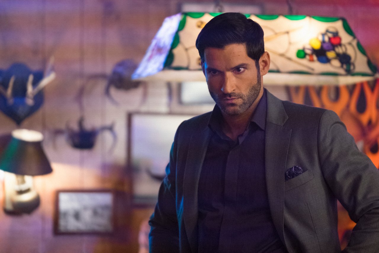 "Lucifer"-Darsteller Tom Ellis trägt schwarze Haare, im Comic ist seine Figur aber blond.