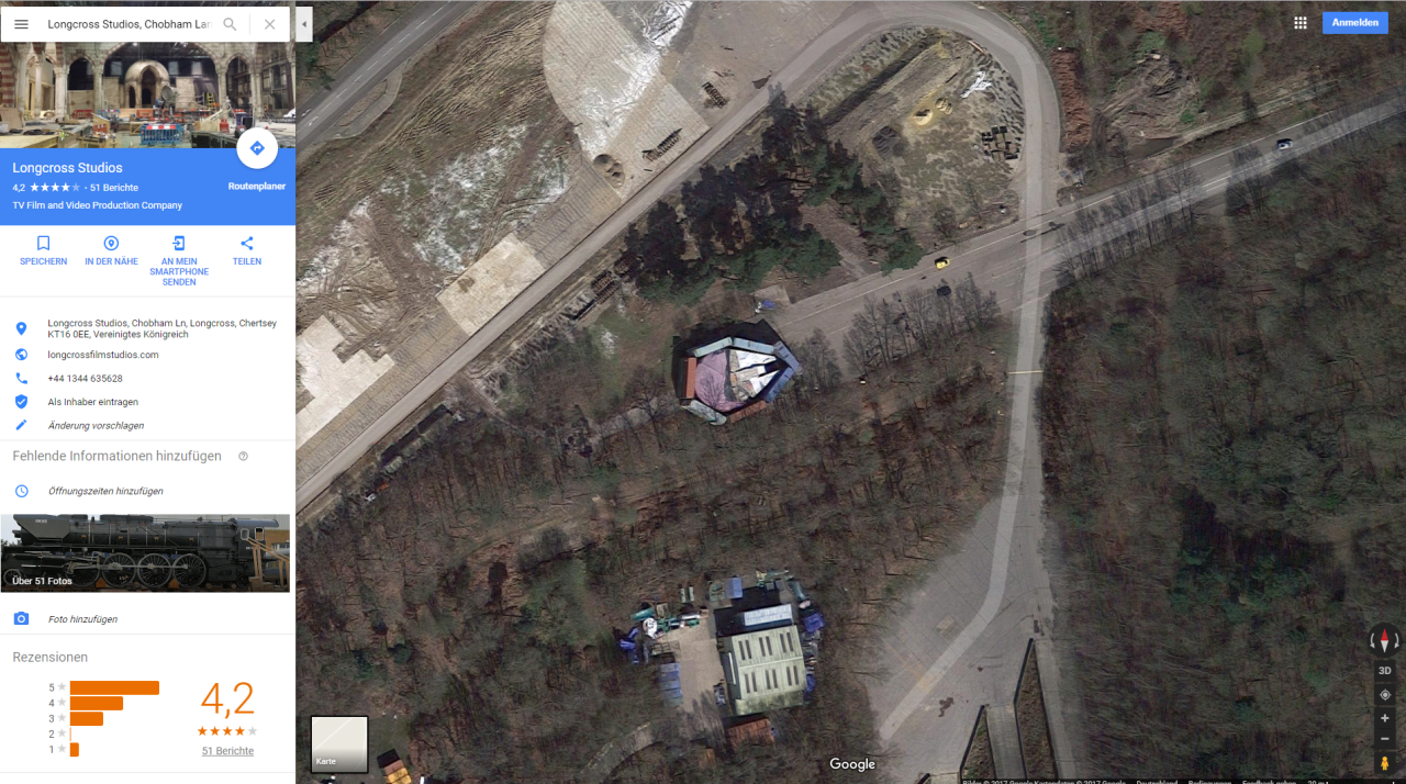 Wenn man bei Google Maps nach den Longcross Studios sucht und sich auf der Karte etwas nach rechts bewegt, erscheint er: der Star Wars Millennium Falcon.