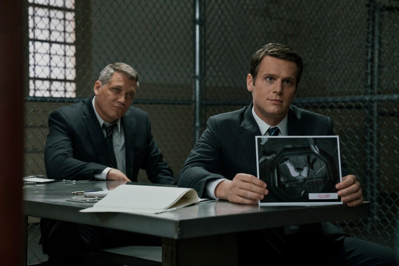 Die FBI-Agenten Holden Ford und Bill Tench müssen sich auch in "Mindhunter" Staffel 2 wieder mit der Psyche von Serienkillern auseinandersetzen. 