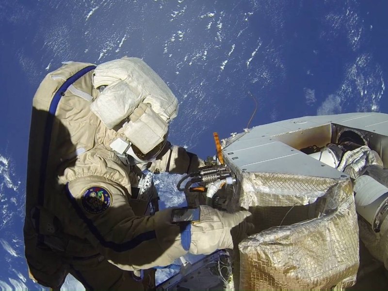 Astronaut im Außenbord-Einsatz