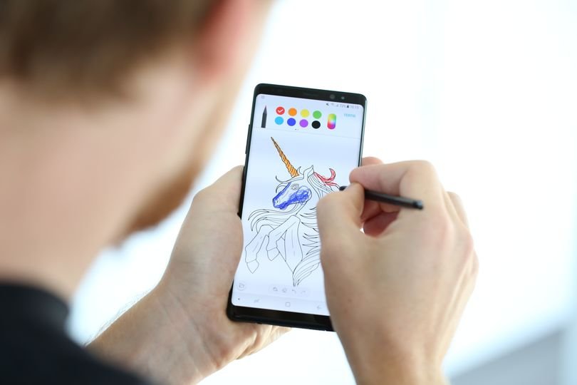 Ein Einhorn ausmalen mit dem Note 8 kann auch entspannen.