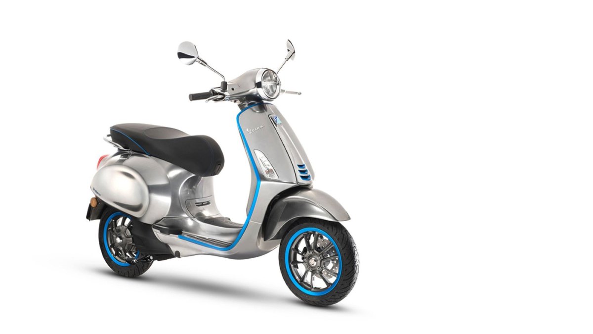 Elektro-Vespa Elettrica im Halbprofil