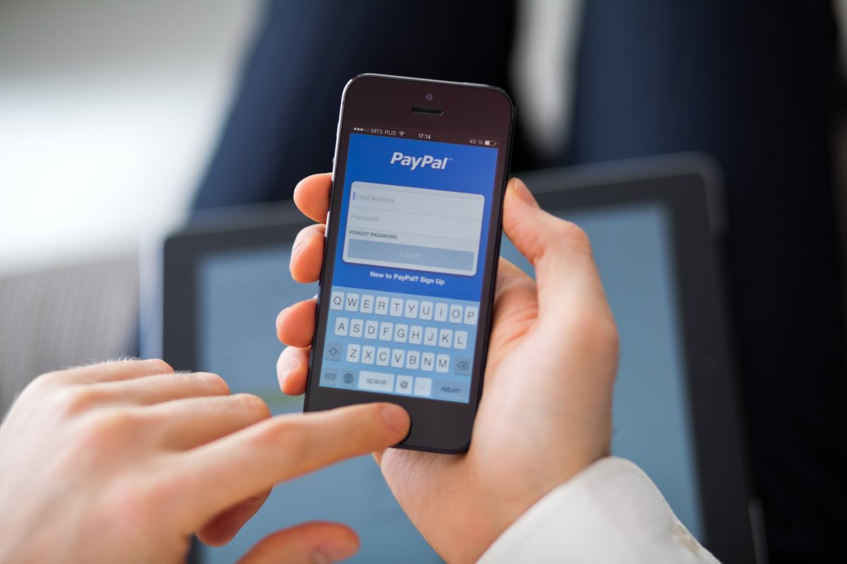 Handy mit PayPal-App