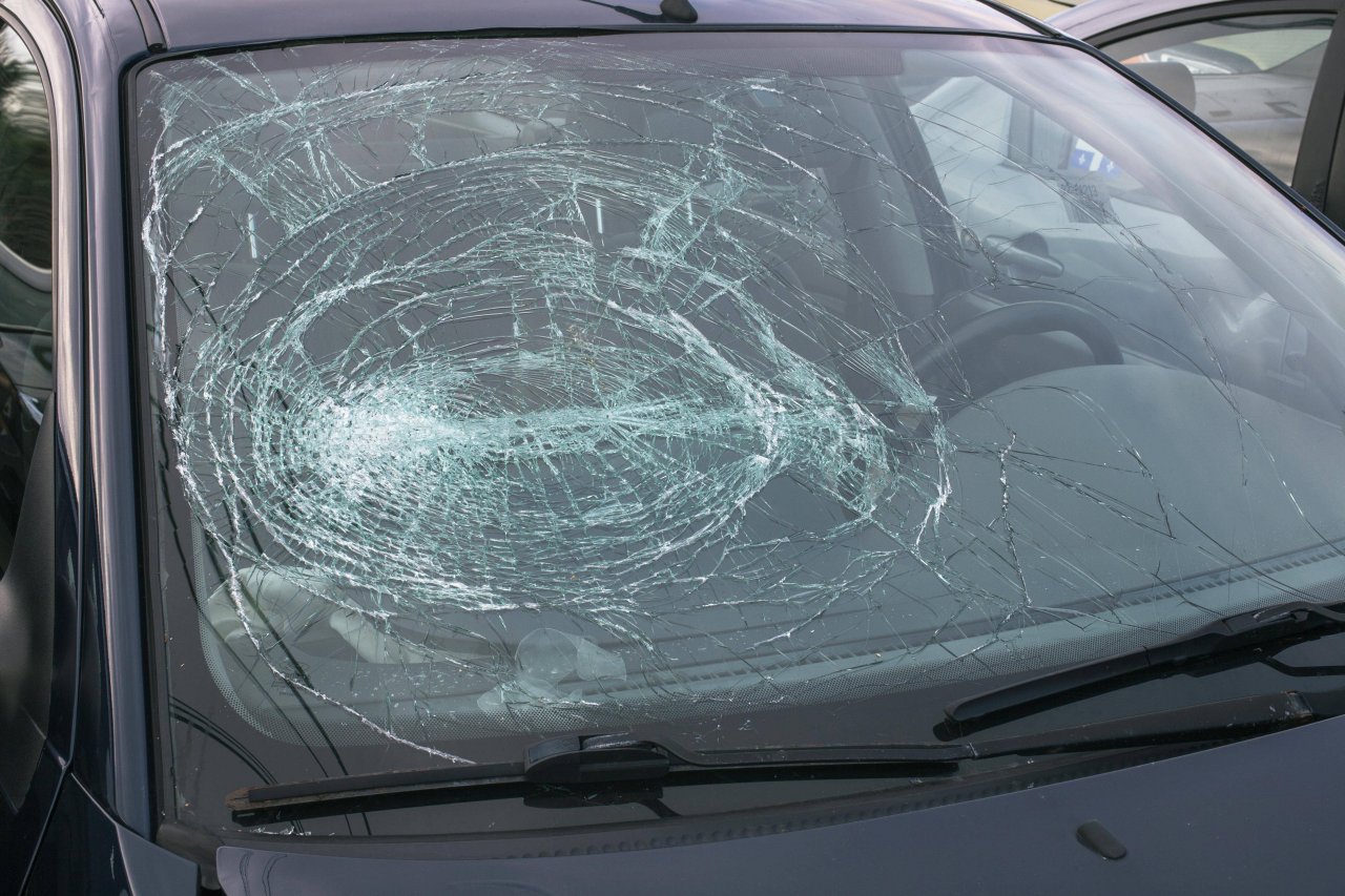 Das dreischichtige Sicherheitsglas in Autos wurde quasi aus Versehen von einem Chemiker erfunden.