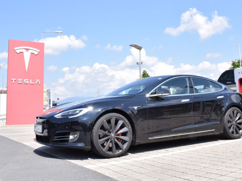 Tesla Model S P100D