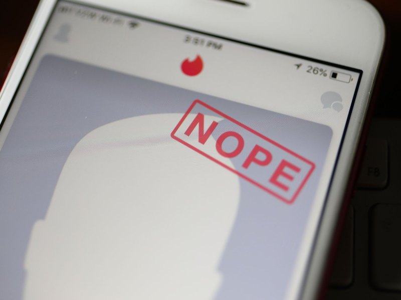 Tinder auf Smartphone-Display