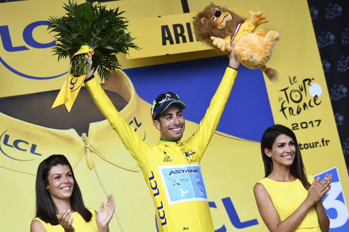 Fabio Aru (Team Astana) jubelt nach der 13. Etappe der Tour de France 2017 am 14.07.2017.