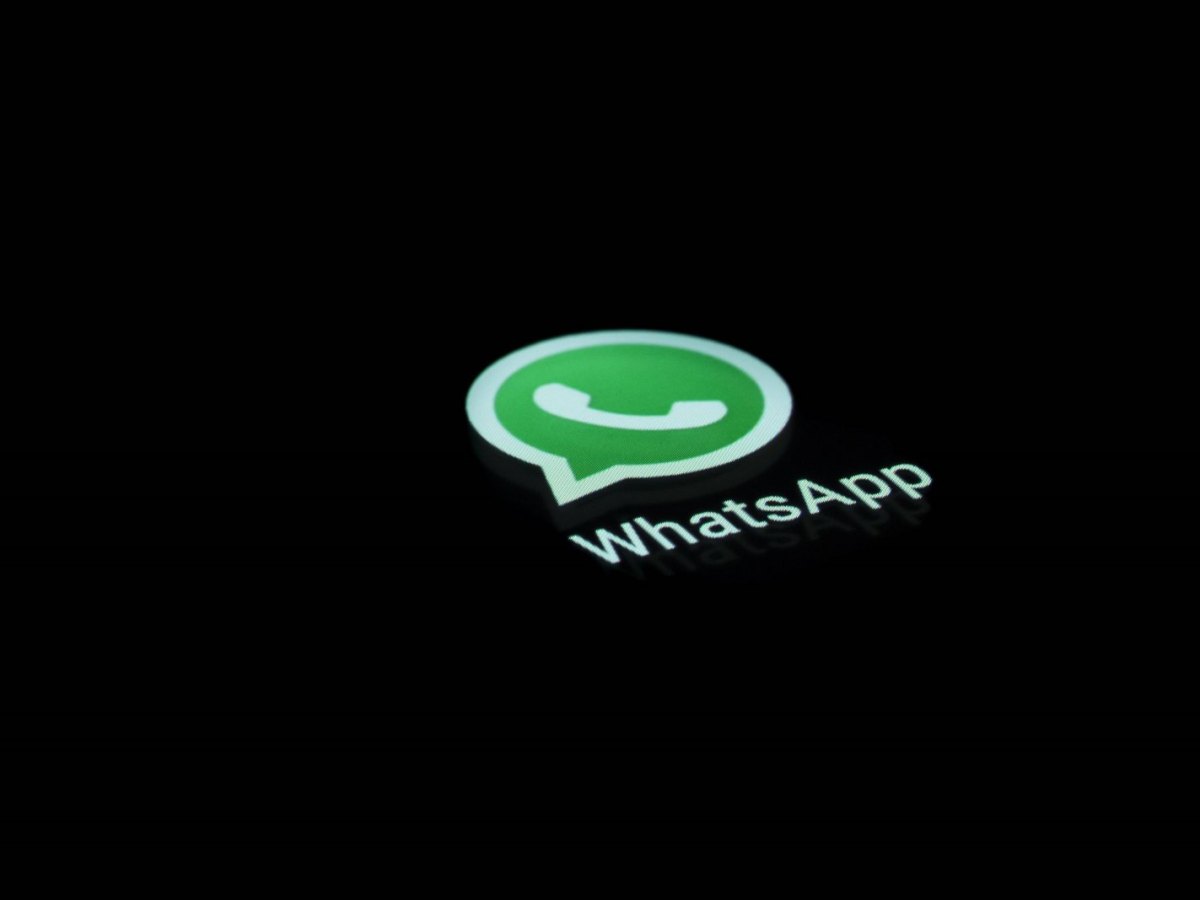 Whatsapp-Logo auf eingeschalteten Display