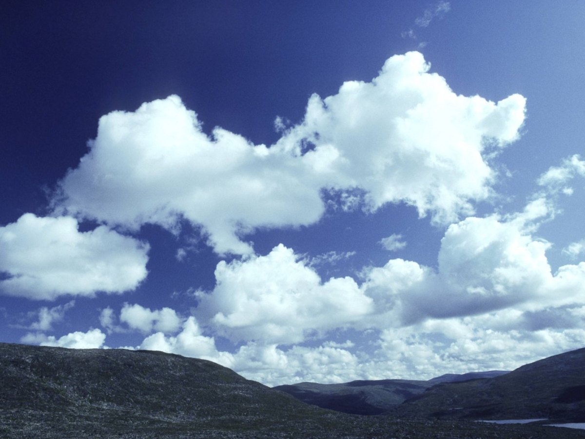 Wolken und Berge