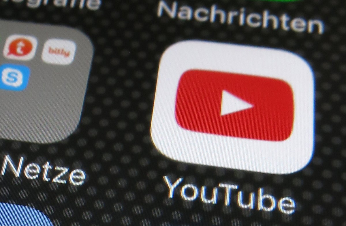 YouTube-Logo auf Smartphone-Display