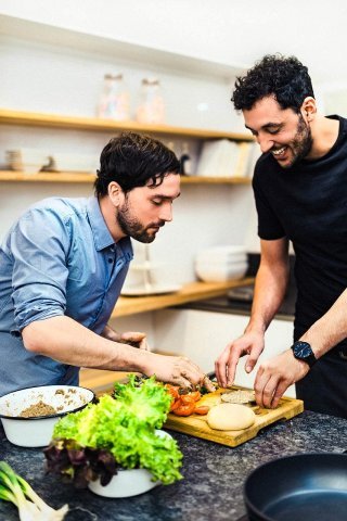 Die Gründer der Bugfoundation, Baris Özel und Max Krämer. 