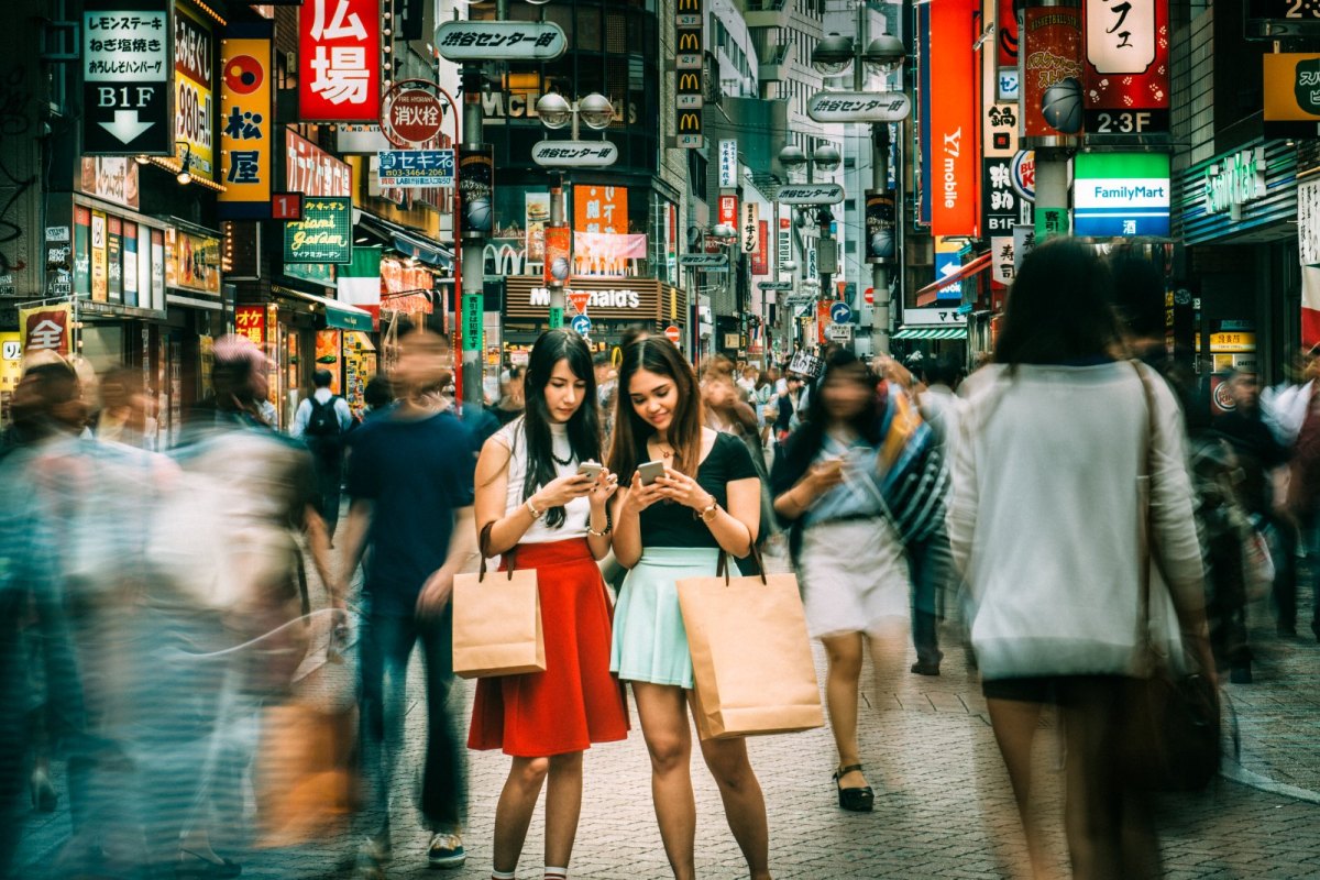 japan frauen handys werbung