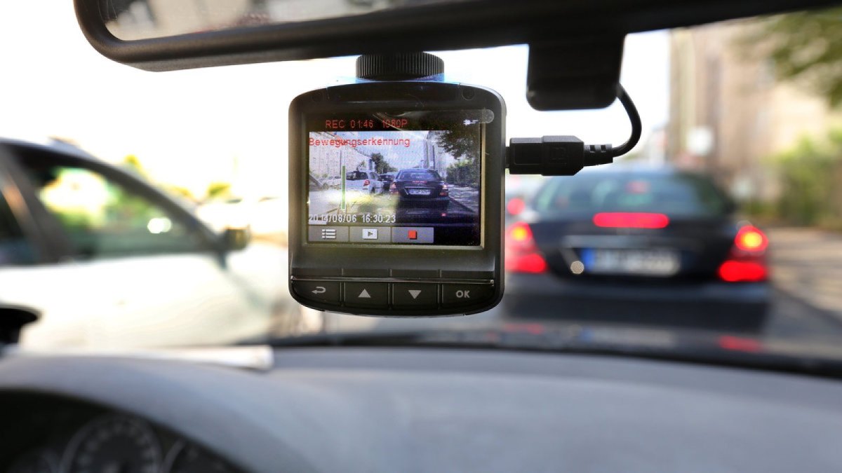 Im Auto installierte Dashcam