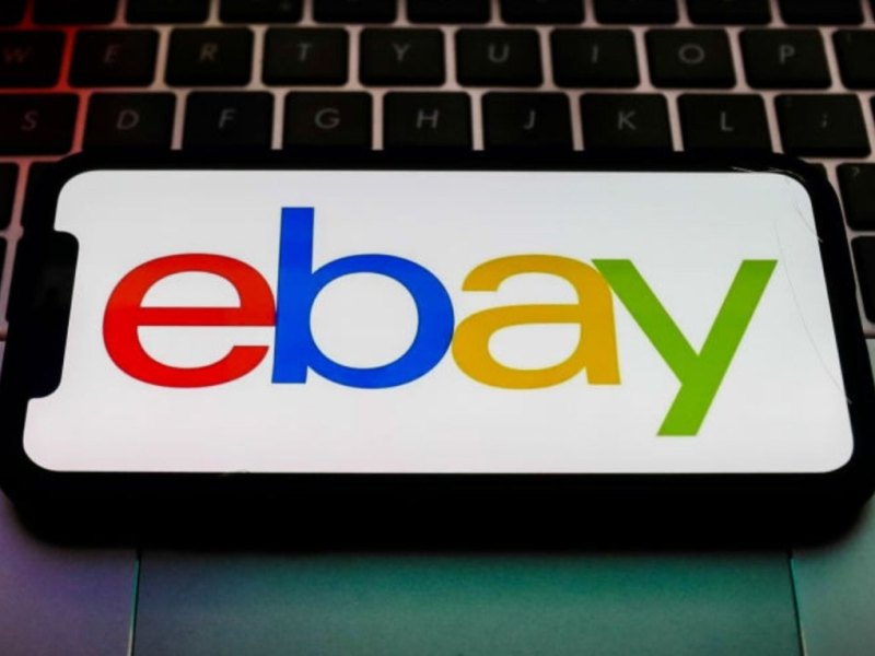 eBay-Logo auf einem Smartphone