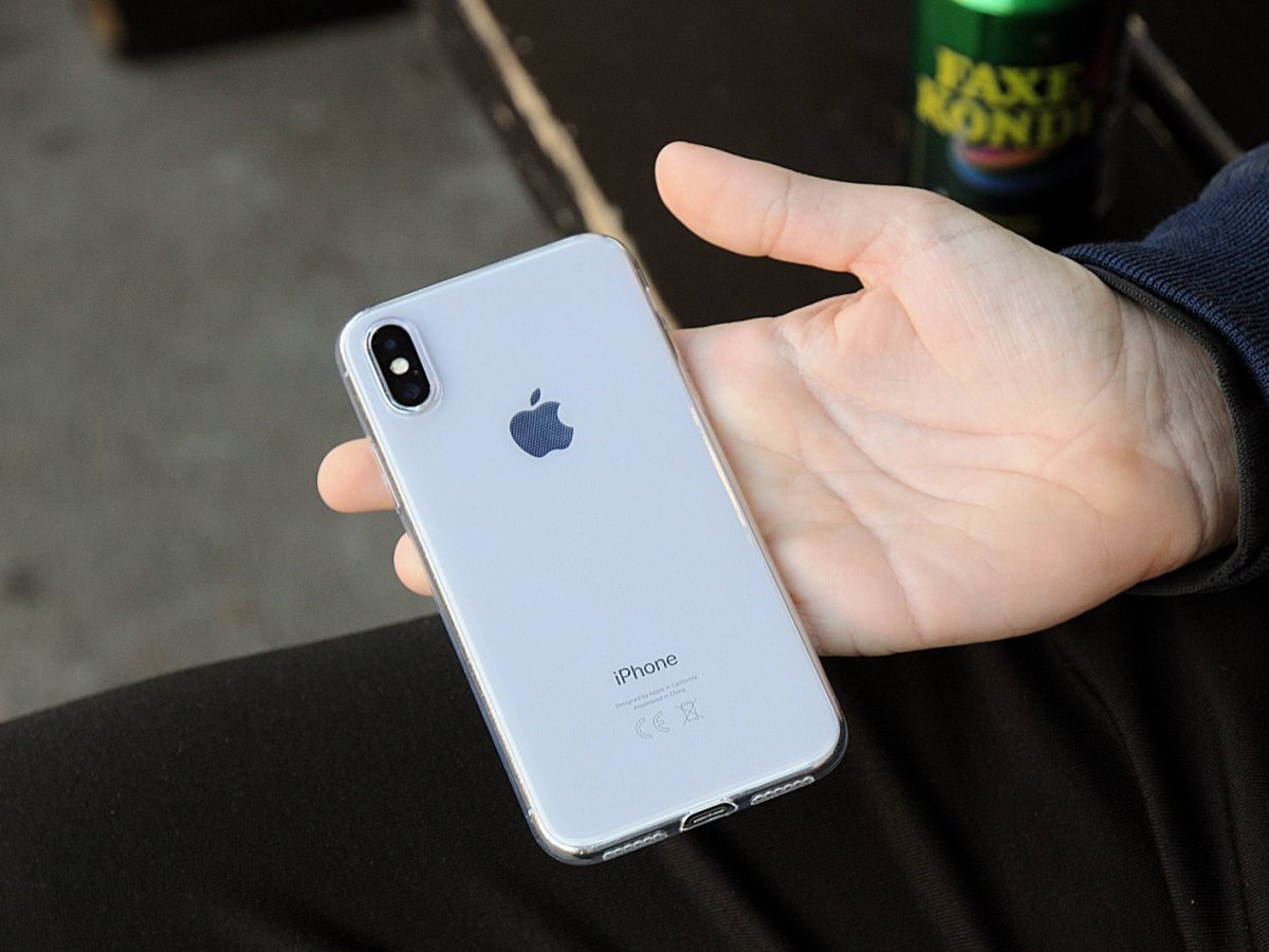 iPhone XS in der Hand