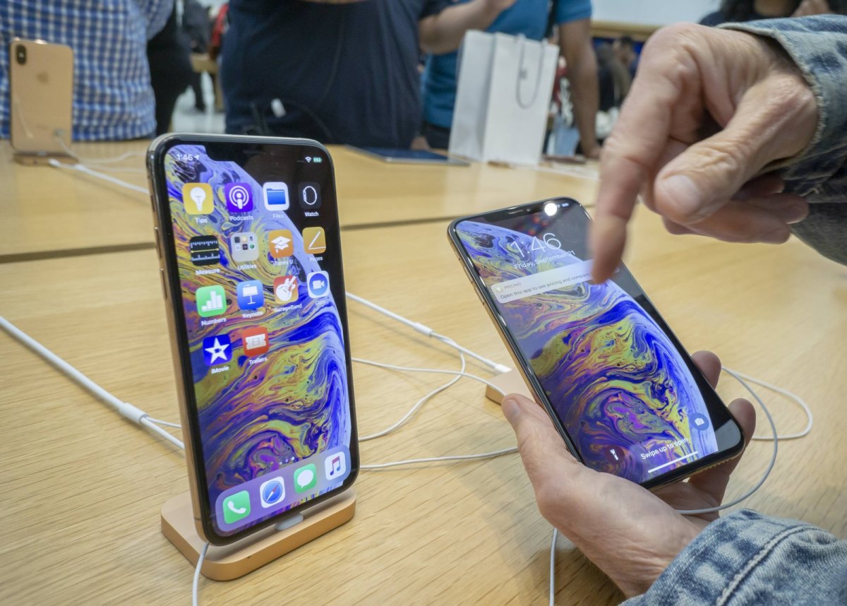 Das neue iPhone XS in einem Apple Store.