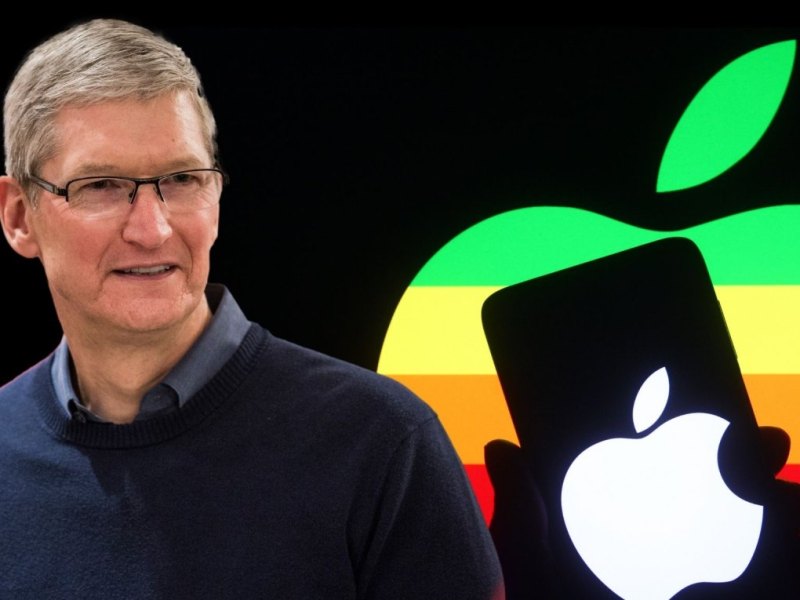 Tim Cook mit iPhone 15 (Pro)