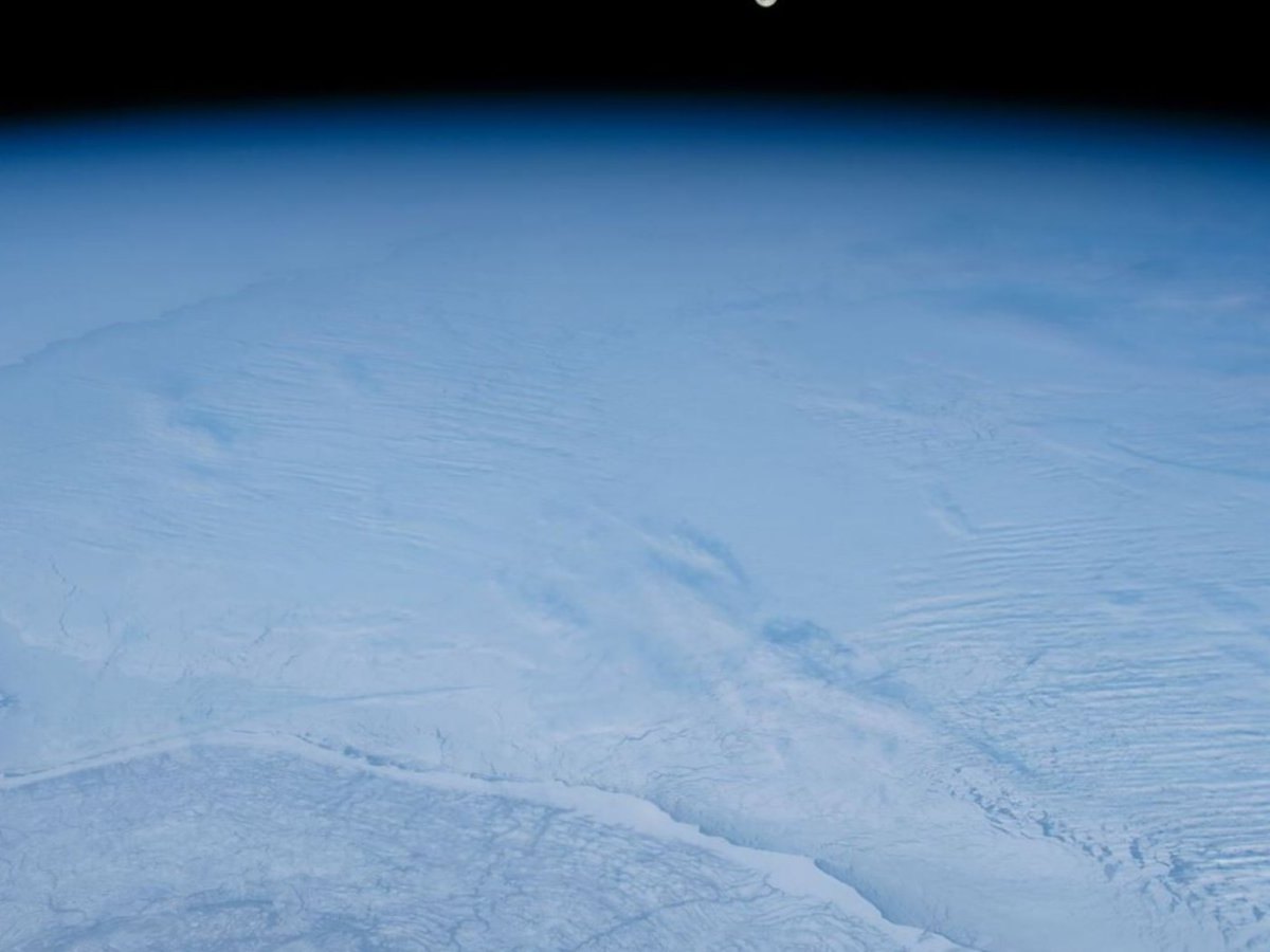 Das NASA-Bild zeigt einen Mondaufgang über der gefrorenen Hudson Bay.