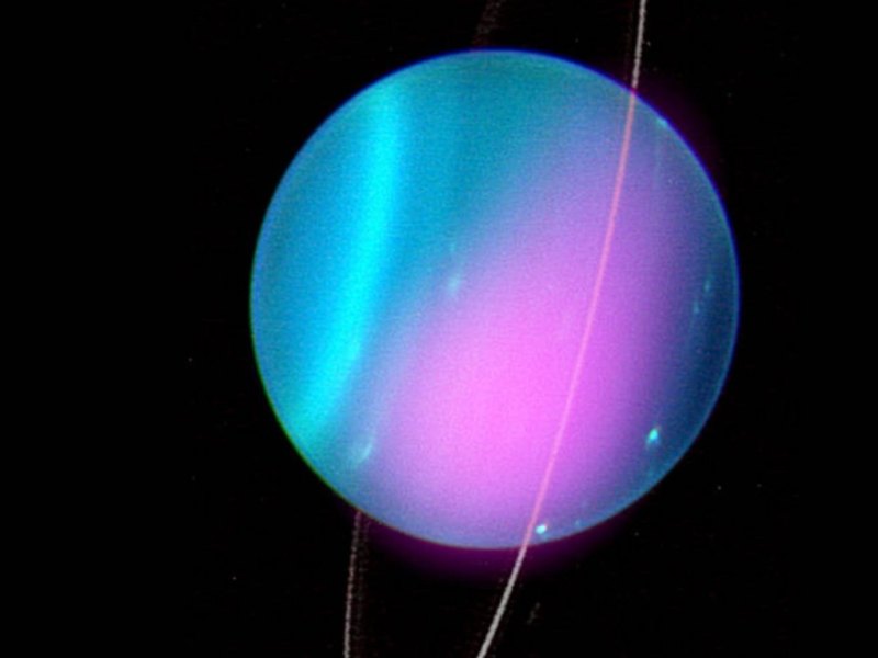 Blick auf den Planeten Uranus durch das Chandra-Röntgenteleskop