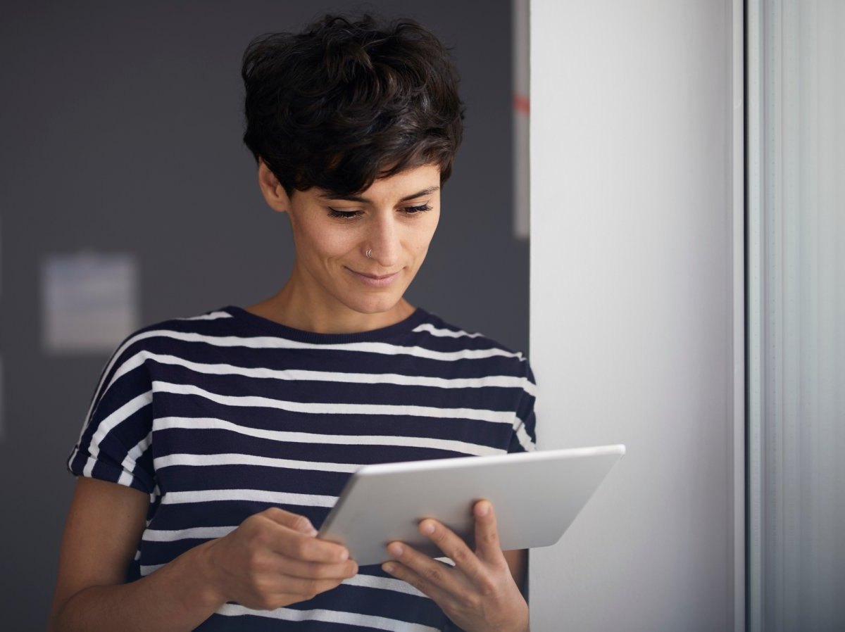 Frau mit Tablet