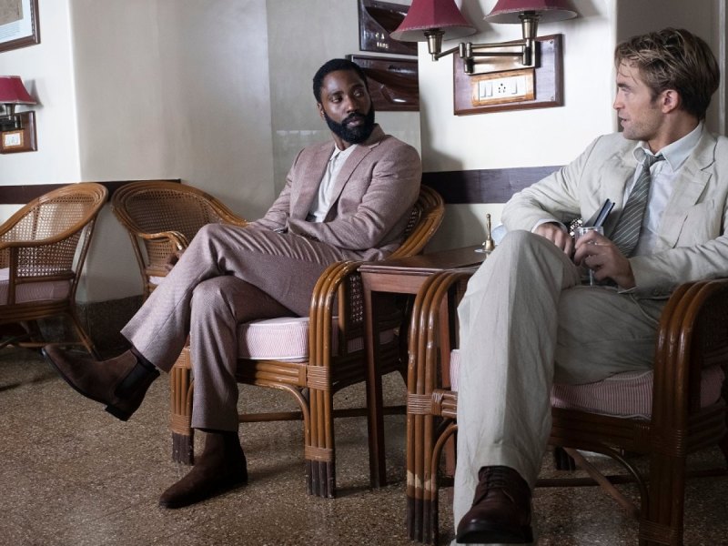 Szenenbild aus Tenet mit Robert Pattinson und John David Washington.