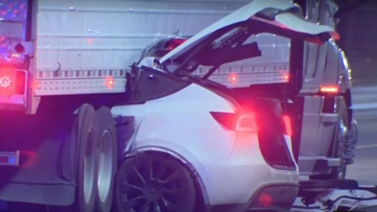 tesla unfall detroit