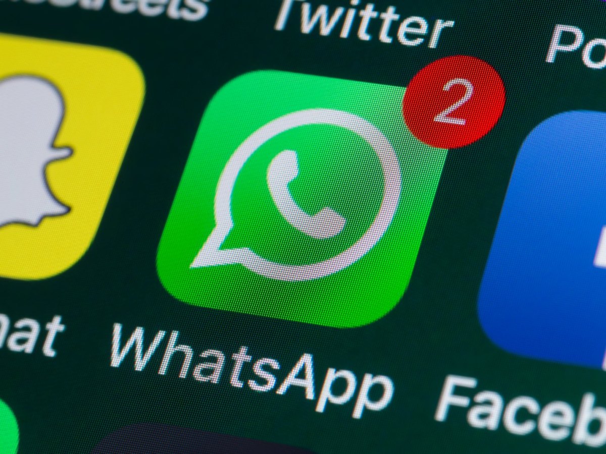 WhatsApp-Symbol mit zwei ungelesenen Nachrichten.