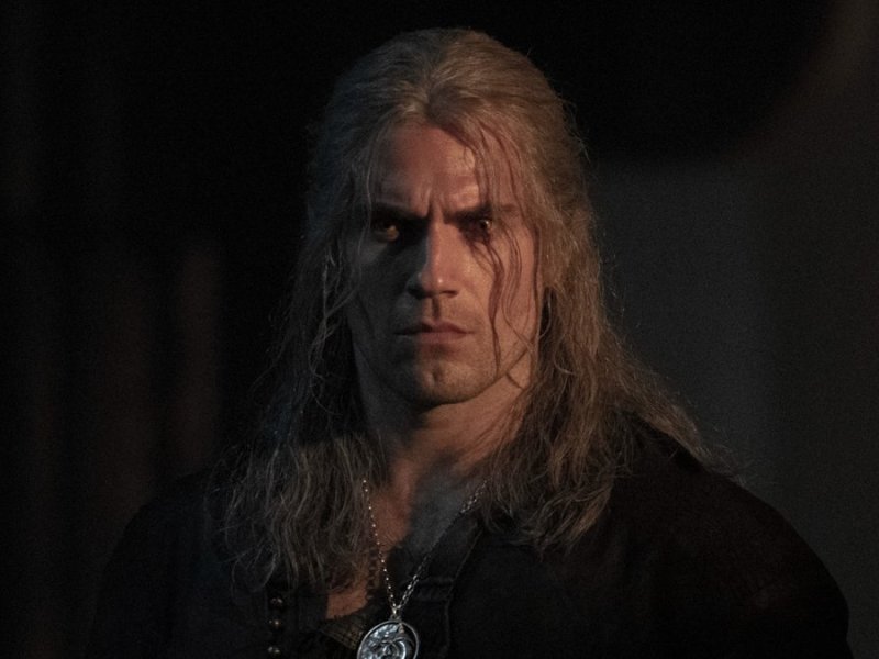 Geralt von Riva (Henry Cavill) bekämpft in "The Witcher" mysteriöse Kräfte.. © Jay Maidment/Netflix