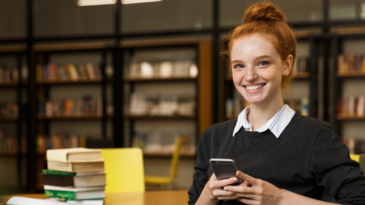 Egal ob in echten oder virtuellen Bibliotheken: Mit App-Helferlein behalten Leseratten die Übersicht.. © Dean Drobot/Shutterstock.com