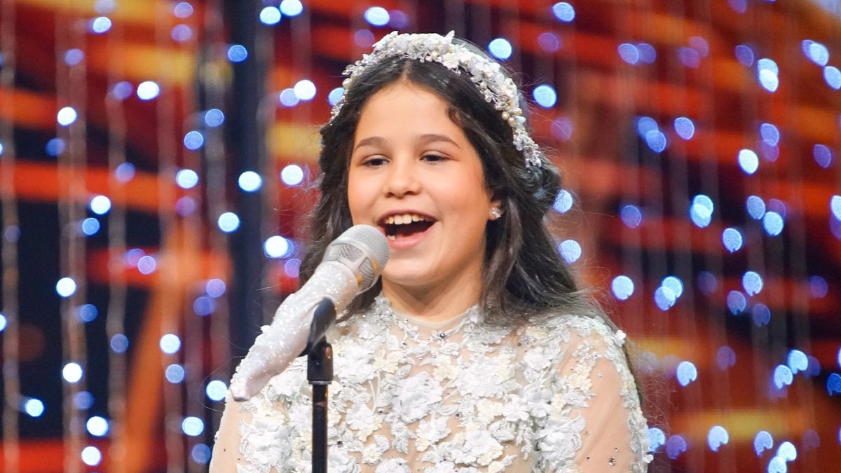 Die kleine Opernsängerin Elena Turcan setzte sich im "Supertalent"-Finale durch.. © RTL / Stefan Gregorowius