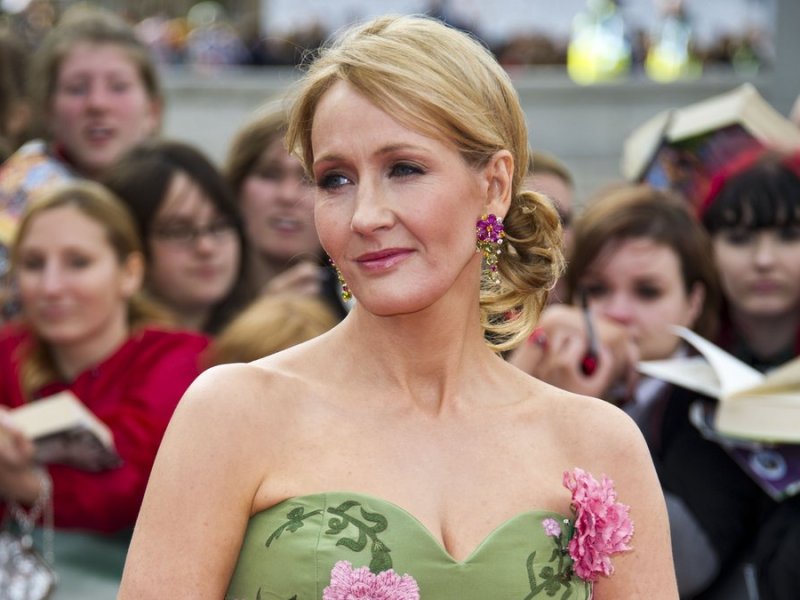 J.K. Rowling wurde mit der Romanreihe "Harry Potter" um den gleichnamigen Zauberschüler berühmt.. © Featureflash Photo Agency/Shutterstock