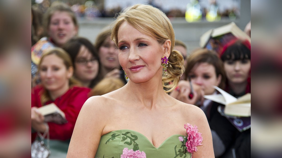 J.K. Rowling wurde mit der Romanreihe "Harry Potter" um den gleichnamigen Zauberschüler berühmt.. © Featureflash Photo Agency/Shutterstock