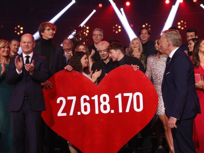 27.618.170 Euro sammelten die Promis bei der diesjährigen "Ein Herz für Kinder"-Gala im ZDF ein.. © Sebastian Reuter/Getty Images