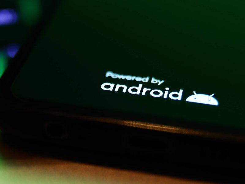 Android Logo auf Smartphone