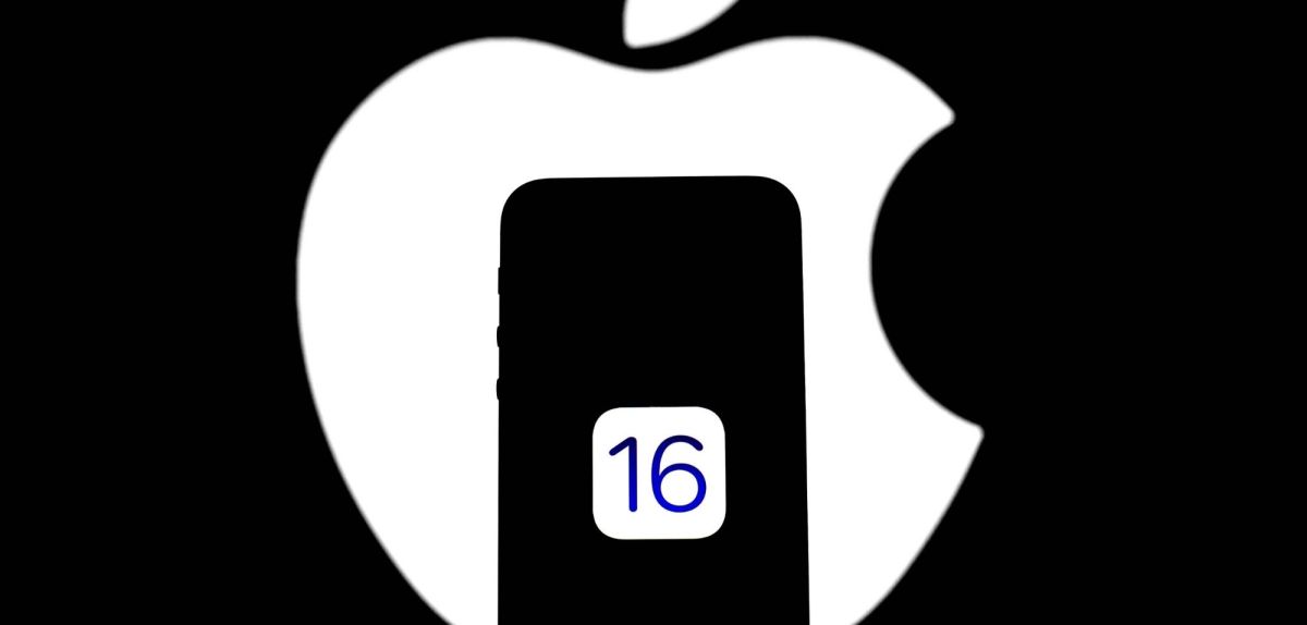 iOS 16 vor Apple-Logo.