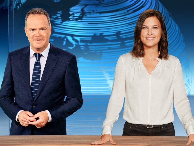 Christian Sievers und Hanna Zimmermann präsentieren das "heute journal".. © ZDF/ [F] Jana Kay/Klaus Weddig