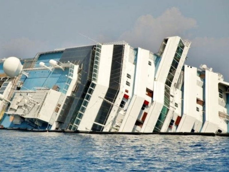 Die Costa Concordia in Schieflage.. © Sky Deutschland/Zeitsprung