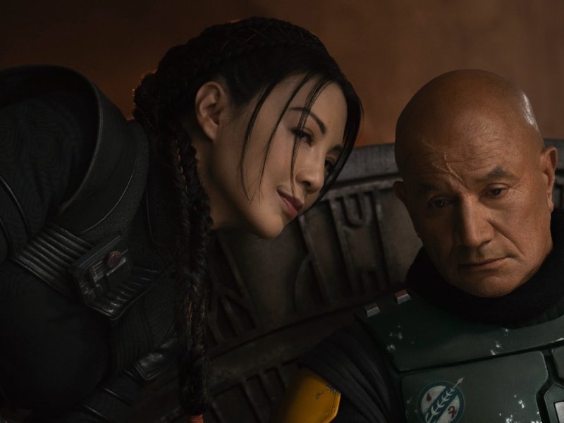 Temuera Morrison als Boba Fett und Ming-Na Wen als Fennec Shand in "Das Buch von Boba Fett".. © ©2022 Lucasfilm Ltd. & TM. All Rights Reserved.