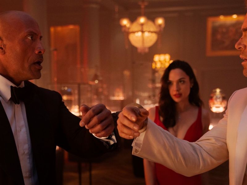 Dwayne Johnson, Ryan Reynolds und Gal Gadot in Red Notice.