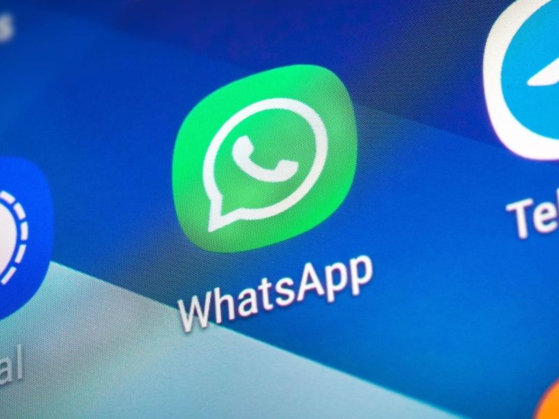 Signal, WhatsApp und Telegram auf dem Handy.