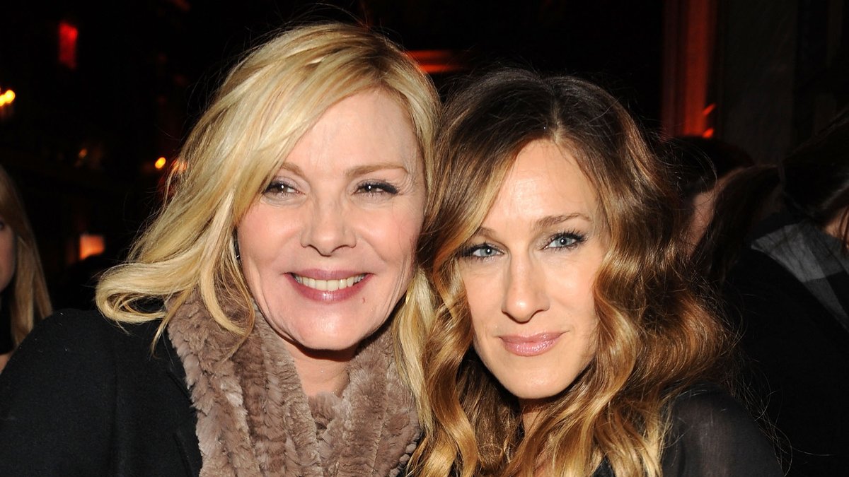 Kim Cattrall und Sarah Jessica Parker bei einem Auftritt in New York.. © Bryan Bedder/Getty Images