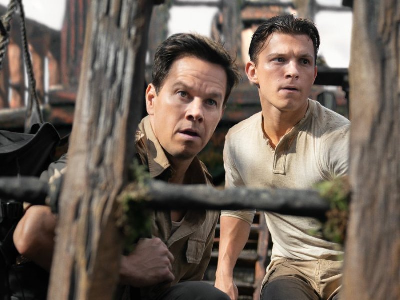 Tom Holland (r.) und Mark Wahlberg auf Schatzsuche in "Uncharted".. © 2021 Sony Pictures Entertainment Deutschland GmbH